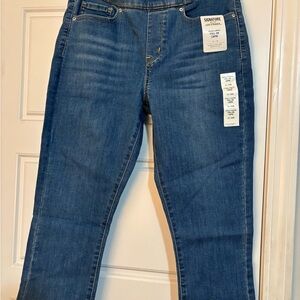 Levi's Women's Medium Blue Straight Leg Capri Pull-On